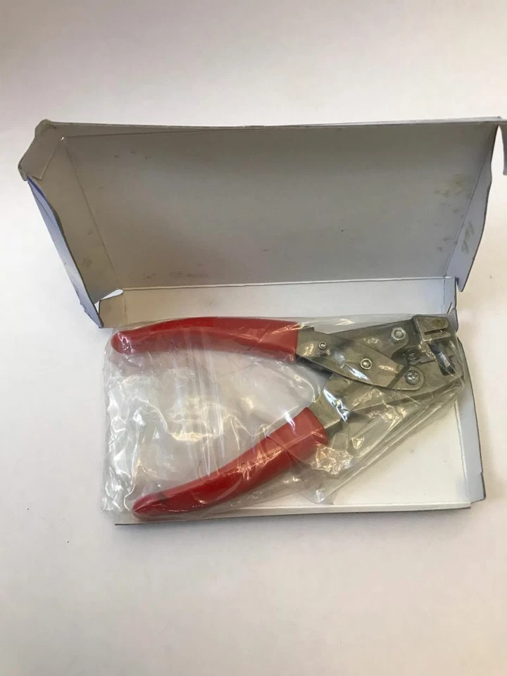 Zebra Card Punch Slots Card Lapel Clip 806503-002  *NEW* - Image 2 of 3