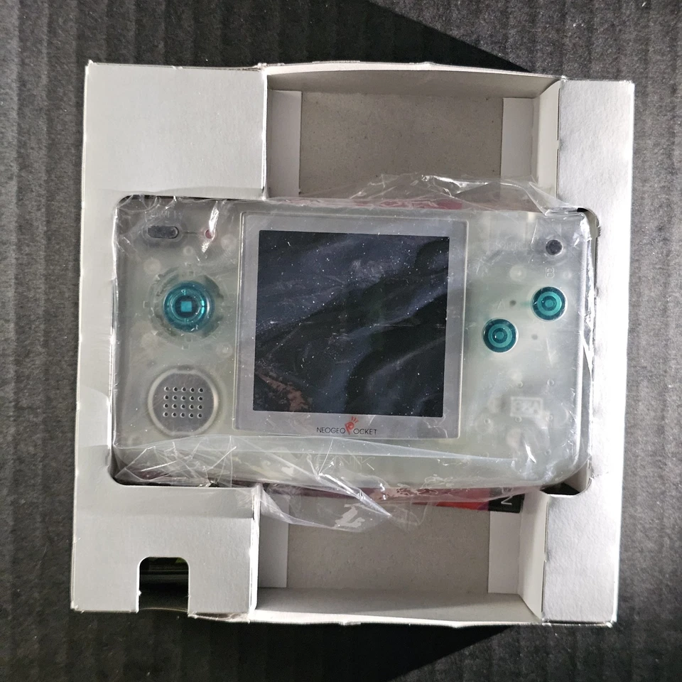 Consola NeoGeo Pocket Clear y King of Fighters, 1999 SNK, NEOP14010 y NEOP00010 Foto 4 de 4