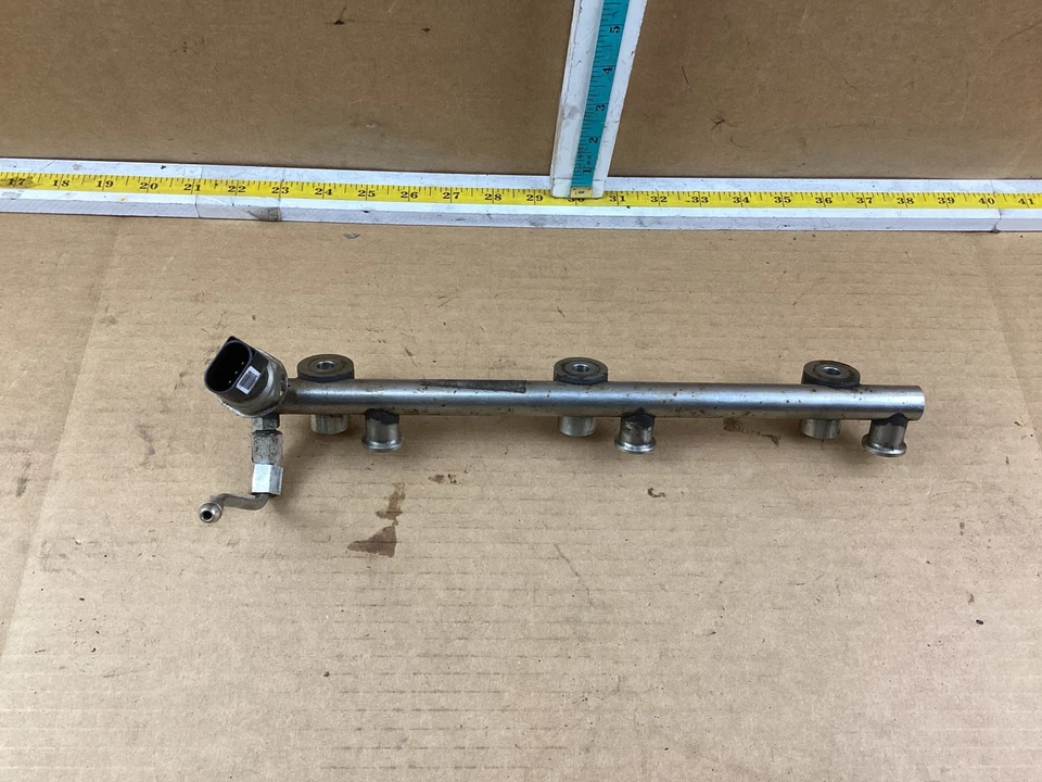 Porsche Cayenne 2008-2010 línea de riel de inyección de combustible inferior 3,6 L OEM Foto 4 de 4