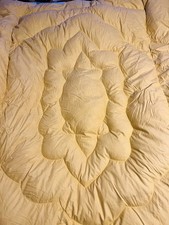 ANTIQUE VINTAGE ART DECO ENGLISH FEATHER GOLD SILKY QUILT EIDERDOWN SINGLE VGC