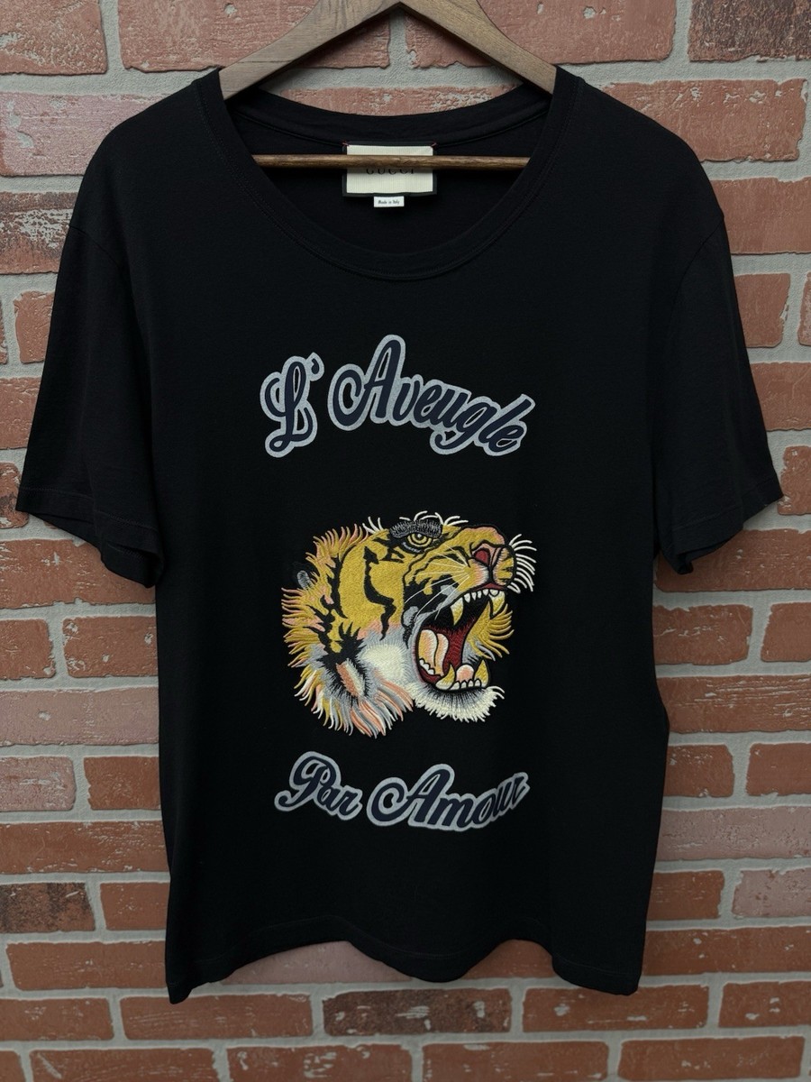 GUCCI Lion Embroidered T-shirt Size Medium “Tiny Holes” Authentic