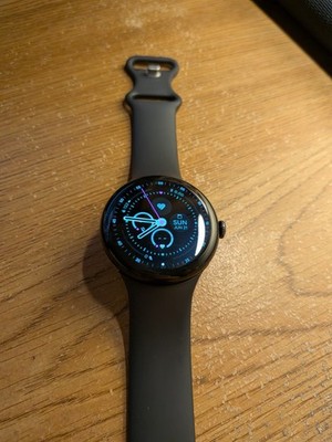 Google Pixel Watch 3 (45mm) Matte Black Aluminum Case / Obsidian Active Band