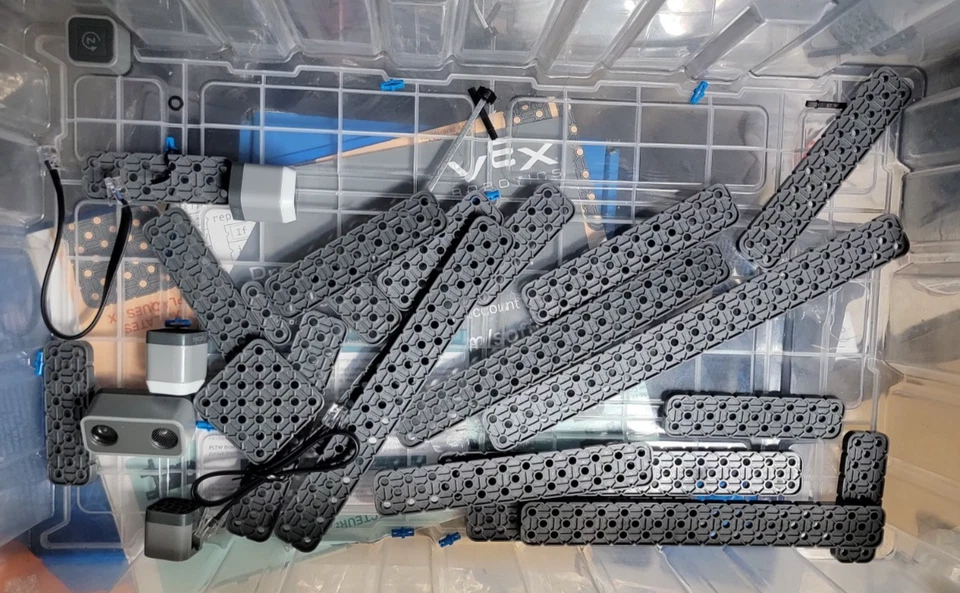 Vex IQ Robotics Super Kit Incomplete And Untested As Is (In Preowned Condition). - Image 4 of 4