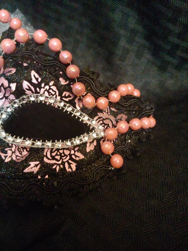 Mardi gras, masquerade, mask, masque/Halloween/ costume attire - Image 3 of 4