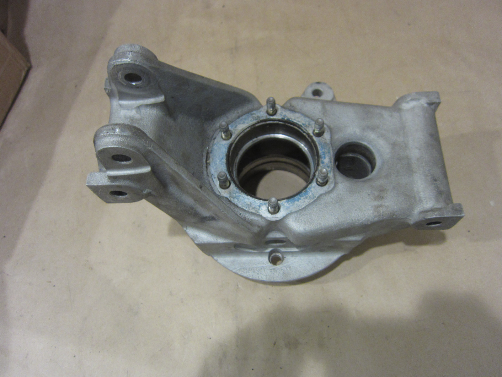 Ferrari Mondial t - RH Rear Wheel Hub Holder - P/N 151238