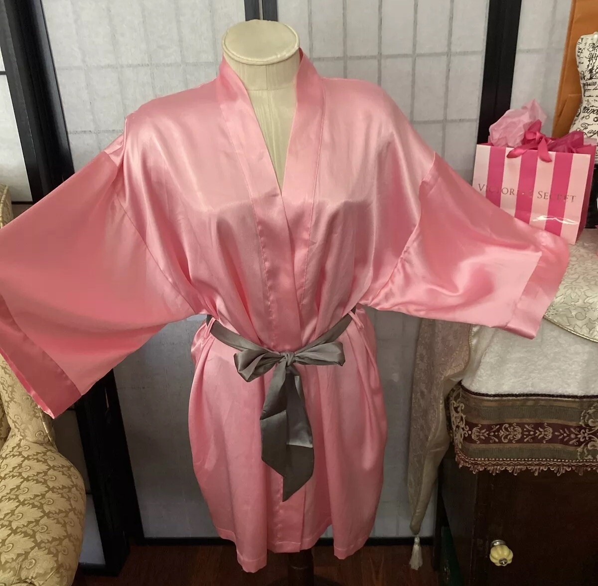 Robe Kimono Enveloppante VICTORIA'S SECRET Fashion Show 2013 - Neuve Avec étiquette, Taille Unique, Rose Pailleté