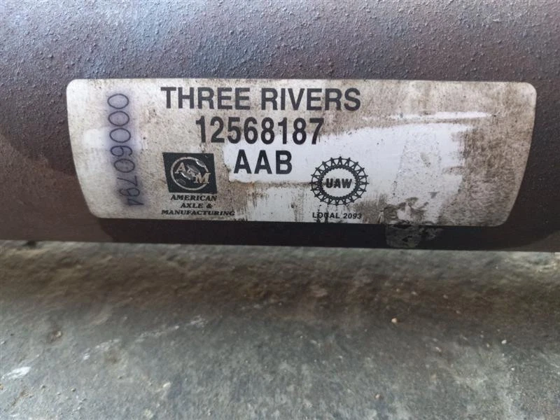 Rear Drive Shaft 3.8L Without Protector Source 00-02 CHEVROLET CAMARO 12563999 - Image 3 of 4