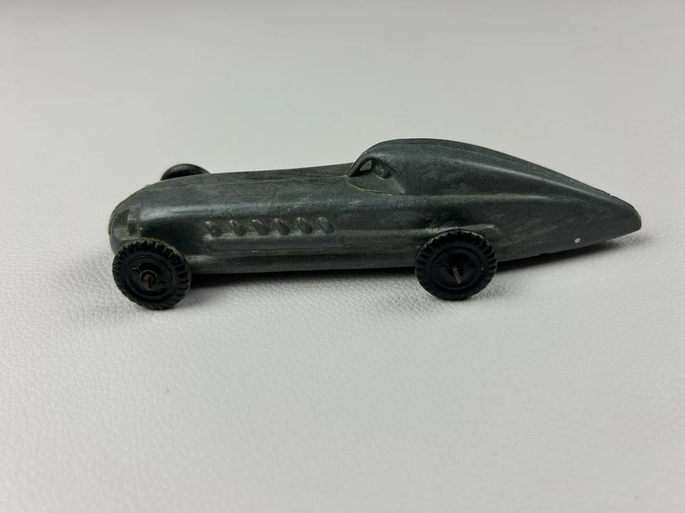 Coche de juguete de corredor aerodinámico de metal vintage de los años 30 - coche de velocidad fundido de aguanieve - sin marca Foto 2 de 4