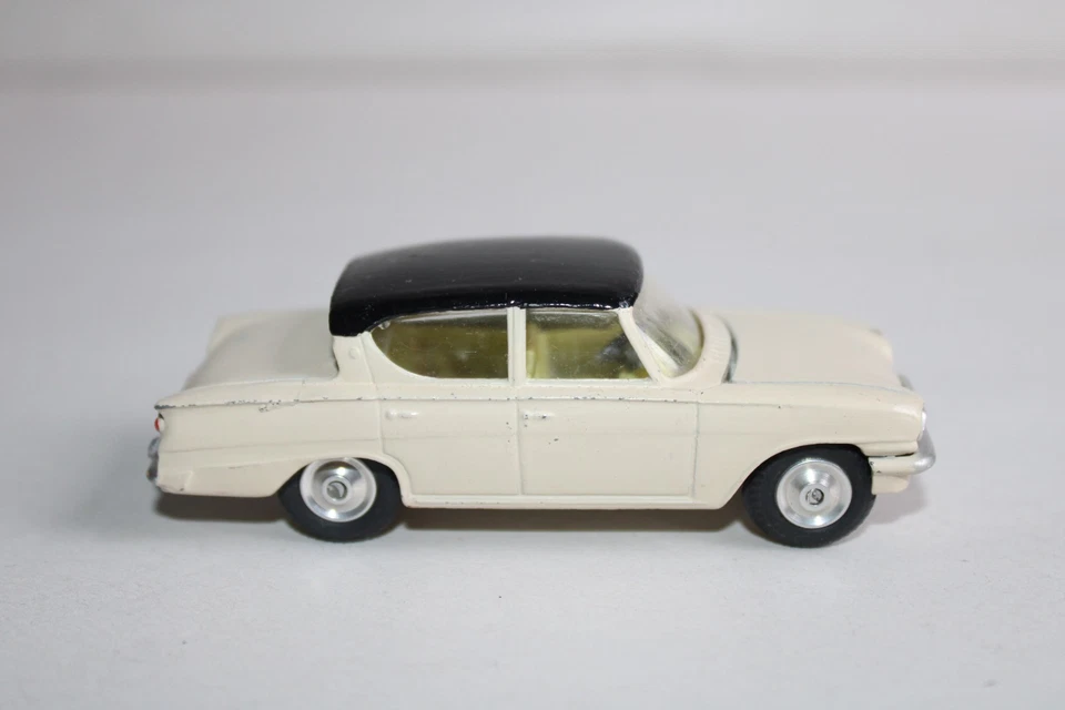 CORGI TOYS voiture Ford Consul Classic N° 315, à suspensions , réf H178 - Photo 2/4