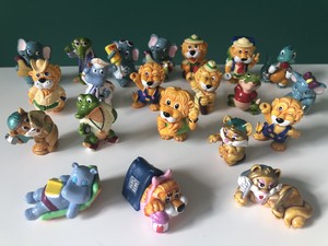 kinder surprise lion