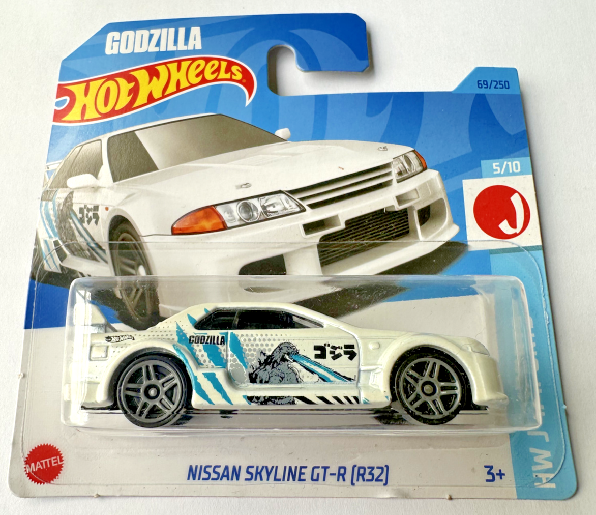 Hotwheels Nissan Skyline GT-R (R32) Godzilla white HW J-Imports 5