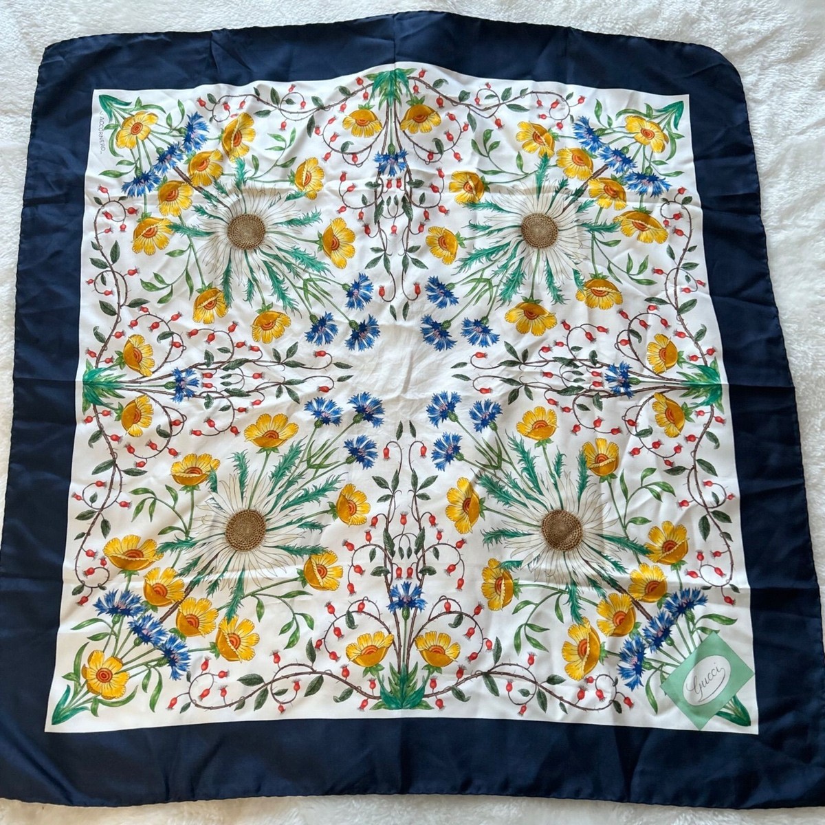 GUCCI 花柄スカーフ 約88cm×88cm V.ACCORNERO Gucci large scarf V.Accornero design silk floral 87×87cm
