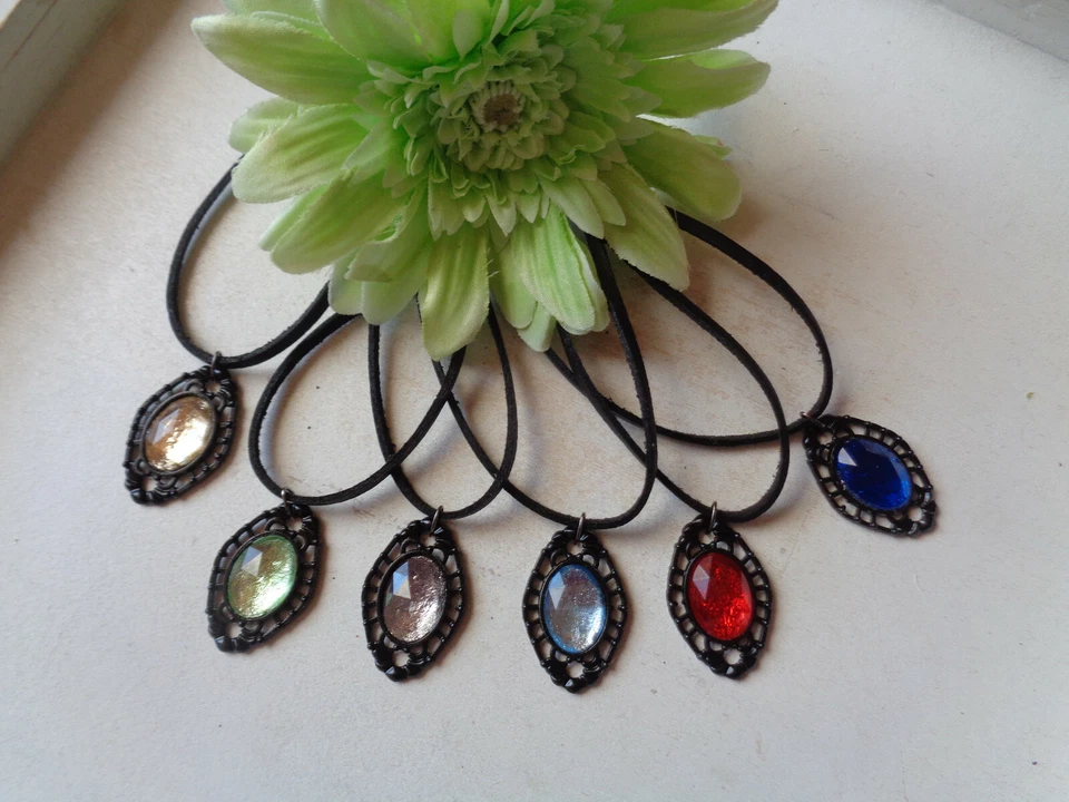 Elegante Halskette Lederband Anhänger Schwarz Cabochon verschiedene Farben