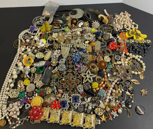 Costume Jewelry Brooch Earing Necklace more Vintage 3.15 lbs Crafting Art