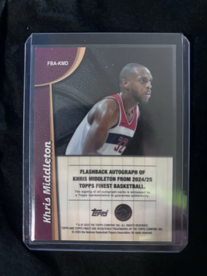 2024-2025 Topps Finest Khris Middleton FBA-KMD Auto Gold 40/50 Foto 2 de 3