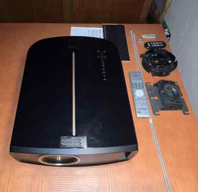 JVC DLA-RS25U Home Theater Projector