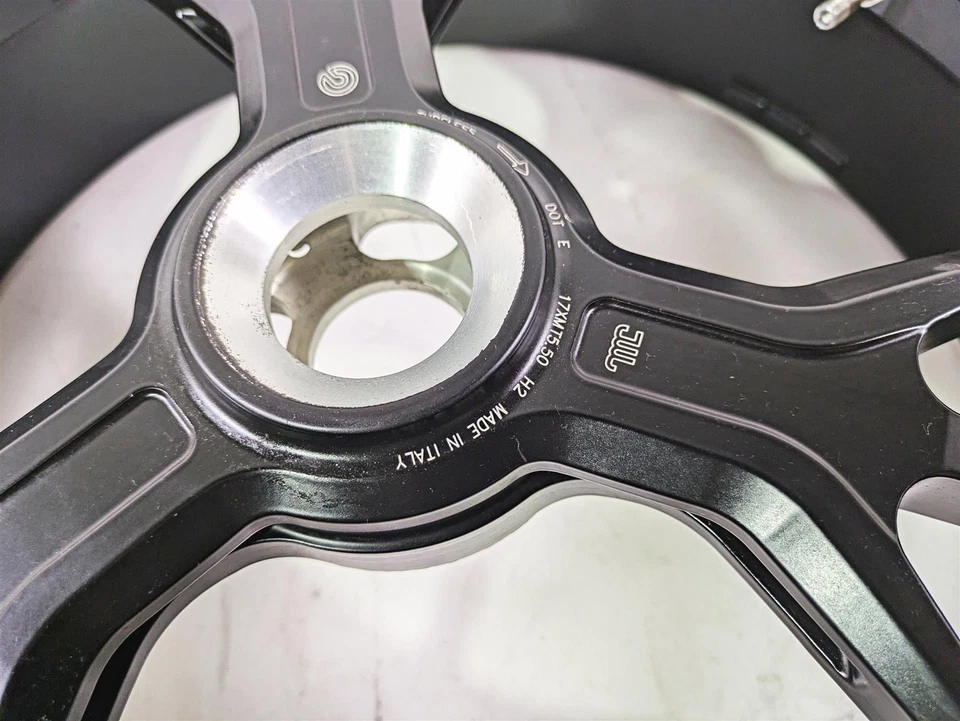 Llanta trasera Ducati Hypermotard 939 SP 2018 Marchesini forjada 17x5,5 50221561A Foto 3 de 4