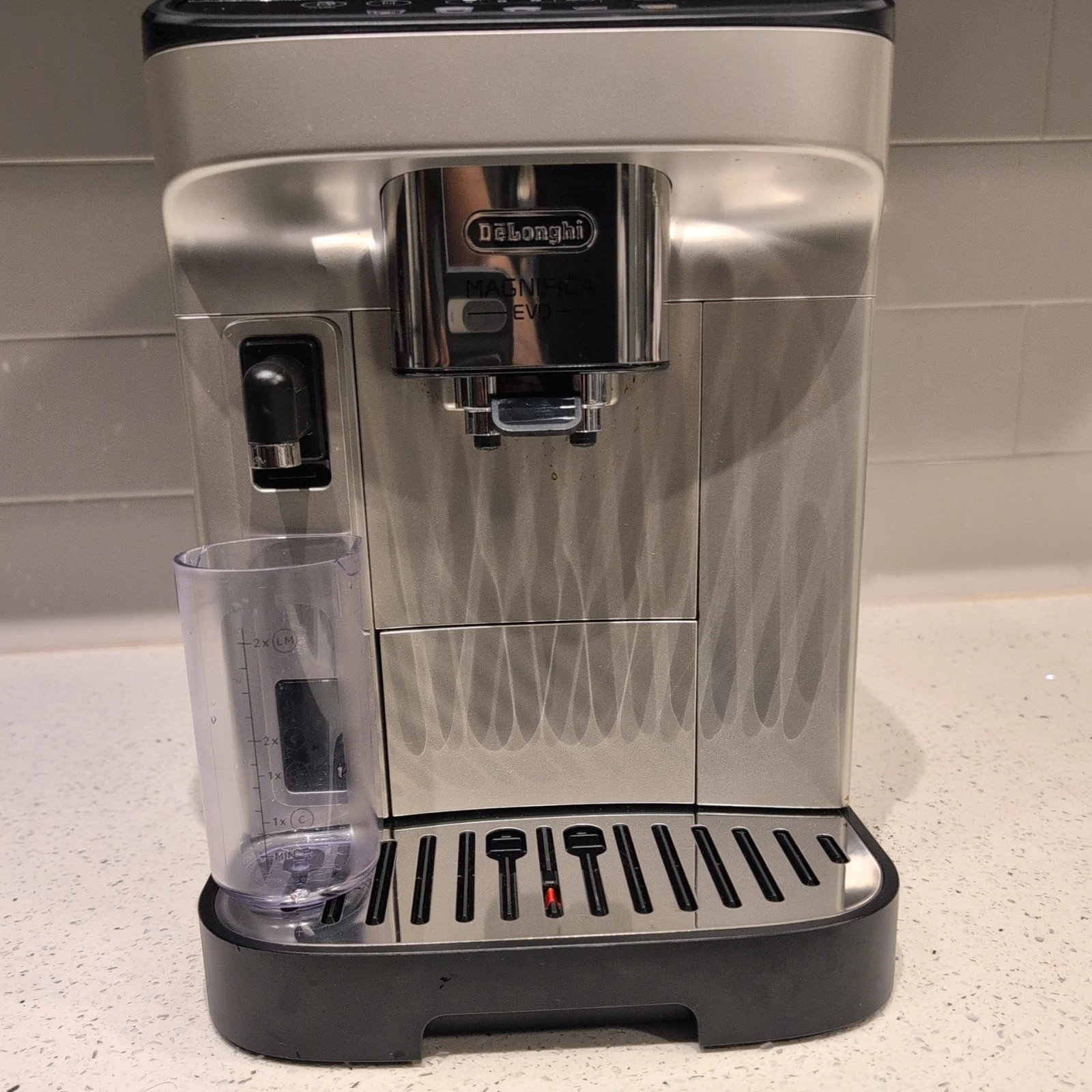 Delonghi ECAM29063SB Magnifica Evo Coffee and Espresso Machine
