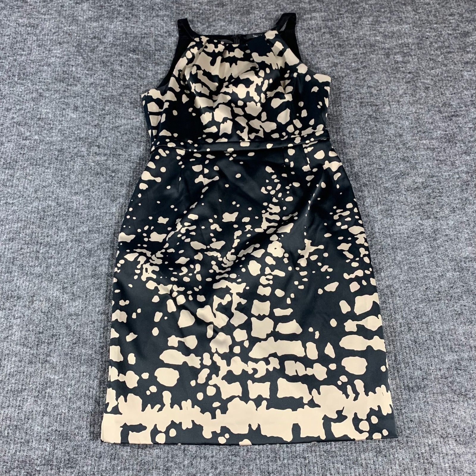 Tahari Dress 12 Black White Sleeveless Fit Flare Art Abstract Wedding Beautiful