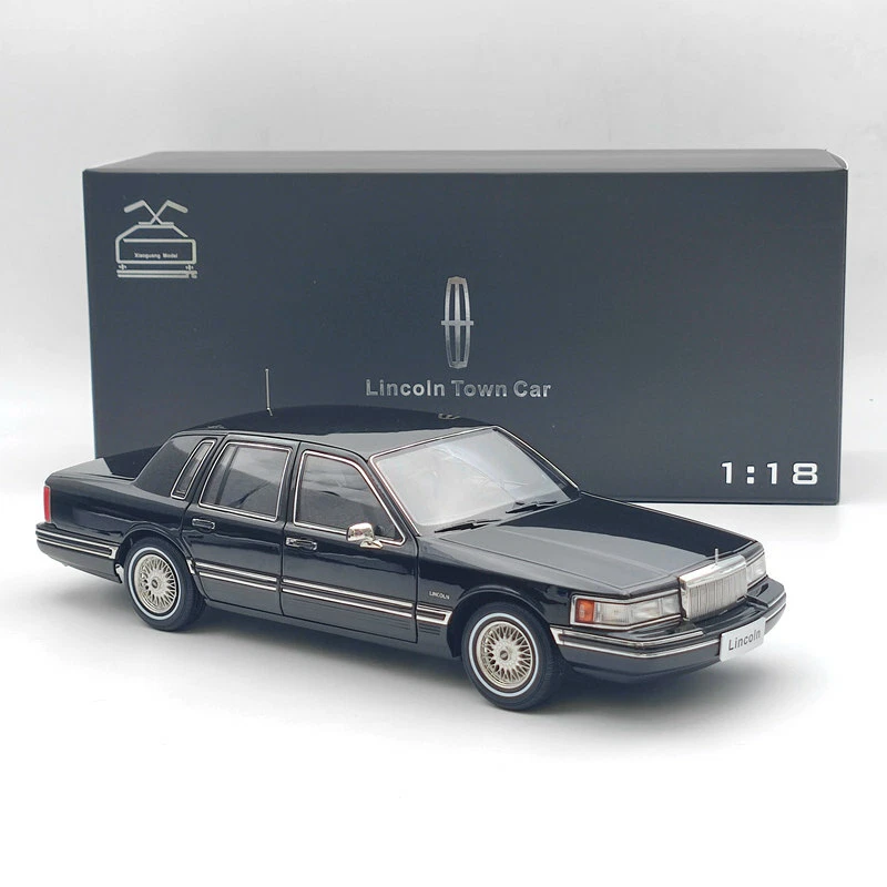 1/18 Lincoln Towncar V8 1993-1995 Super Diecast model (Leather