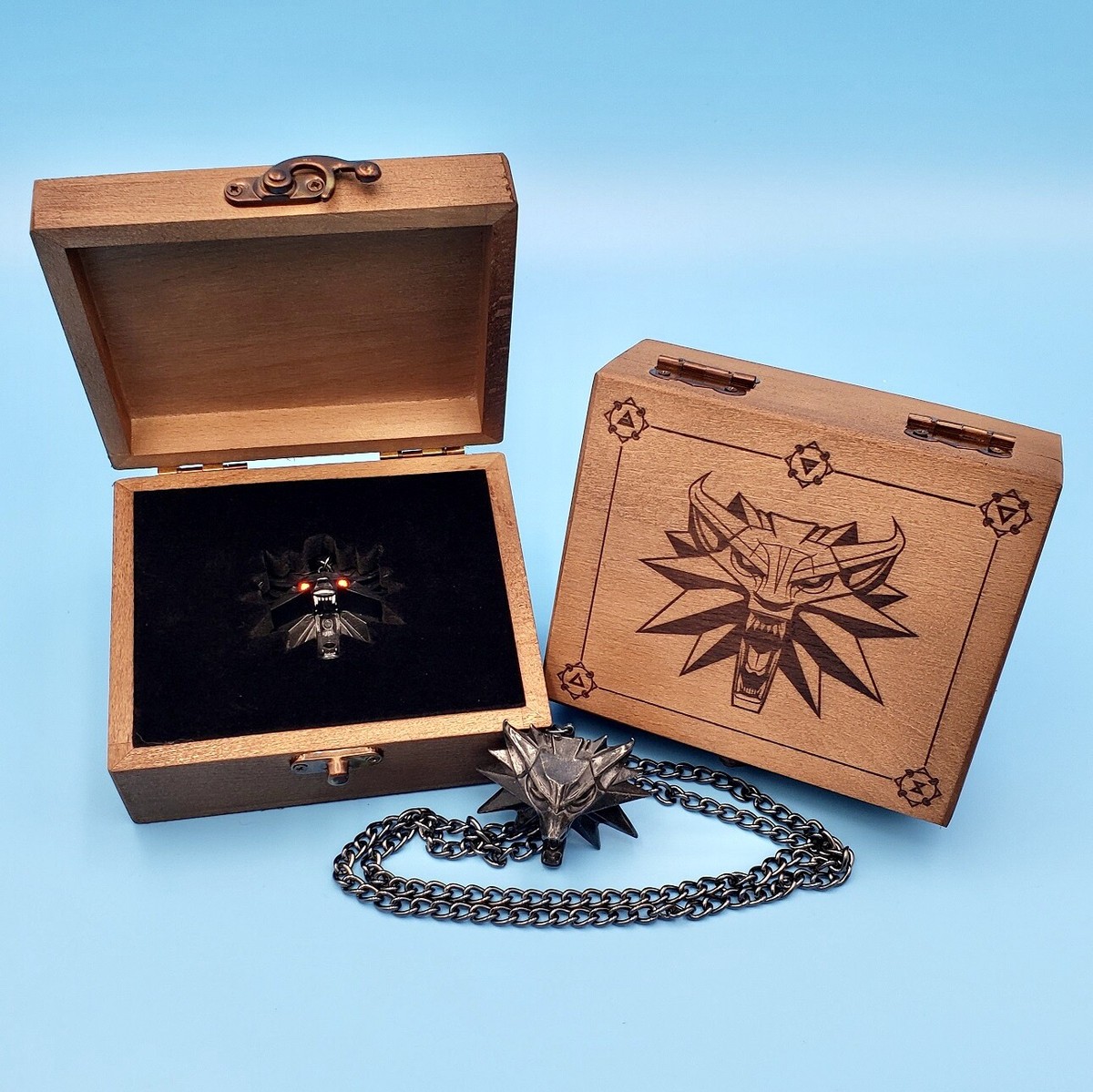 The Witcher III Geralt Wolf Medallion LED Eyes Pendent Necklace in