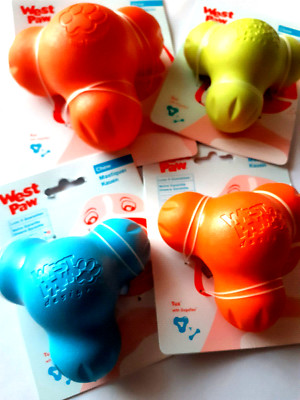 Wurfspielzeug West Paw Tux Futterspielzeug ZOGOFLEX orange blau grün Gr. S WP020