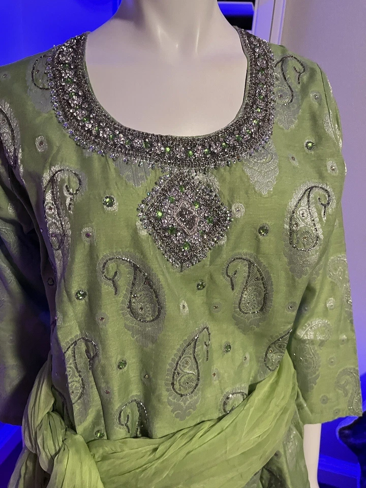 СДЕЛАННЫЙ НА ЗАКАЗ традиционный сари платье имеет зеленый, серебро и бриллиант камень - Изображение 2 из 4