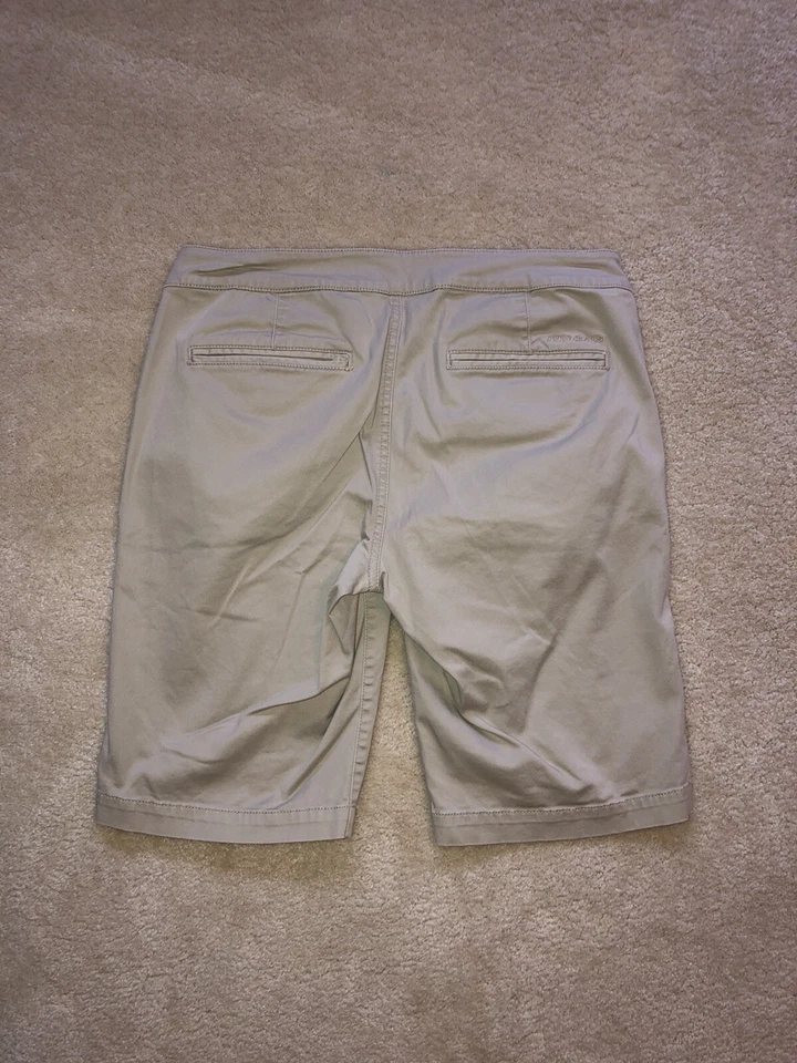 Bermudas chinas caqui DKNY pantalones cortos para caminar talla 8 panel plano 10" entrepierna cintura 31” Foto 4 de 4