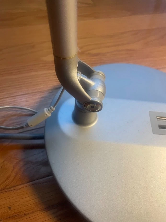 Humanscale Horizon 2.0 LED Task Lamp with Integrated Charging Base - White - Image 3 of 4