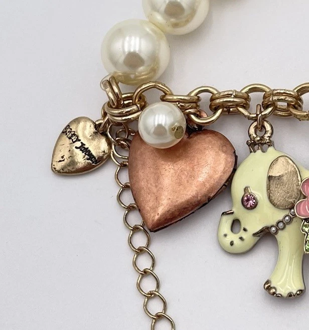 Pulsera elástica Betsey Johnson para mujer medallón corazón perla elefante dije nueva con etiquetas Foto 2 de 4