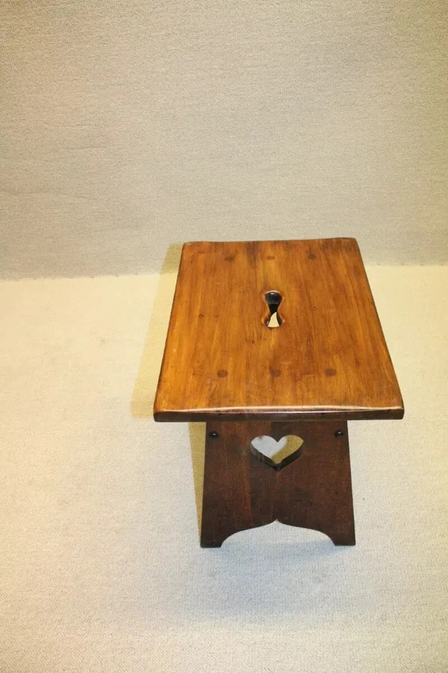 Antiguo asiento de banco de arce artesanal - Taburete de madera artesanal con mango Foto 4 de 4