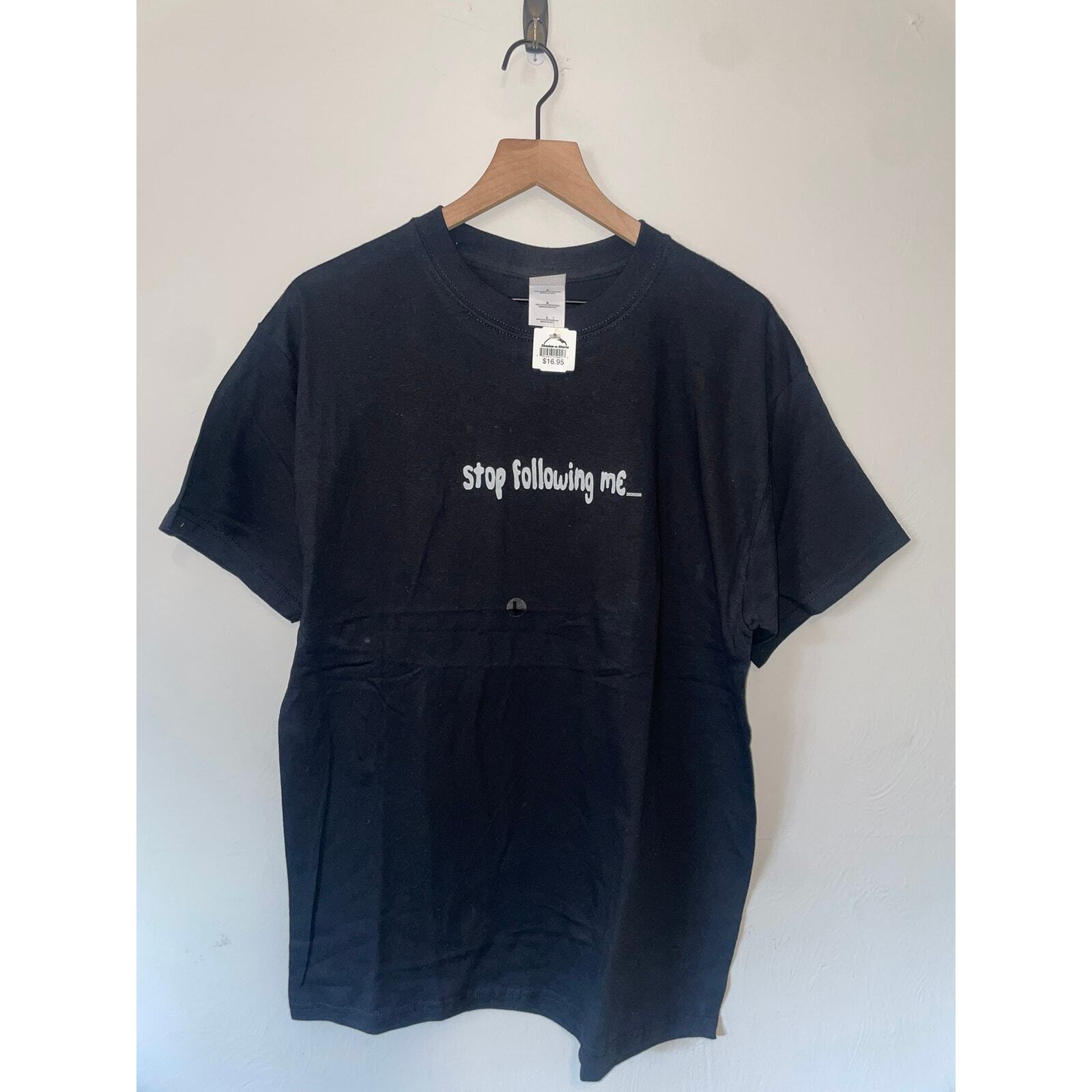 ALTRA T shirt maglietta nera Y2K Stop Follow Me scherzo umorismo anni 2000 grande L