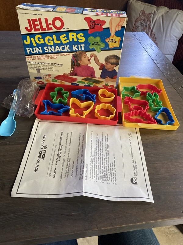 JELL-O JIGGLERS Deluxe 16 Pc. Fun Snack Kit COMPLETE