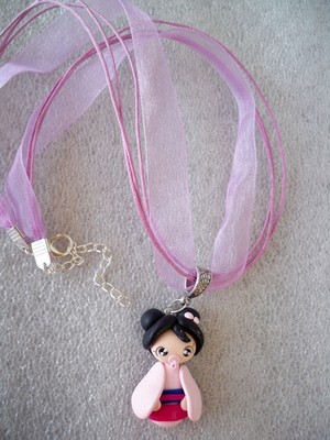 COLLANA CIONDOLO IN FIMO FATTO A MANO BAMBOLINA BABY MULAN