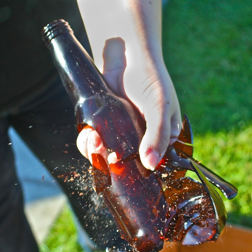 2 pcs Props Breakaway Standard Beer/Soda Bottle Prop Fake Glass Beer