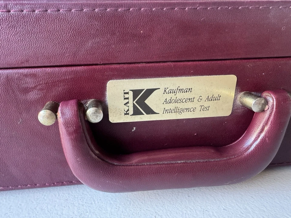 Maletín de prueba de inteligencia KAIT Kaufman - Solo estuche vintage - Borgoña - Usado Foto 2 de 4