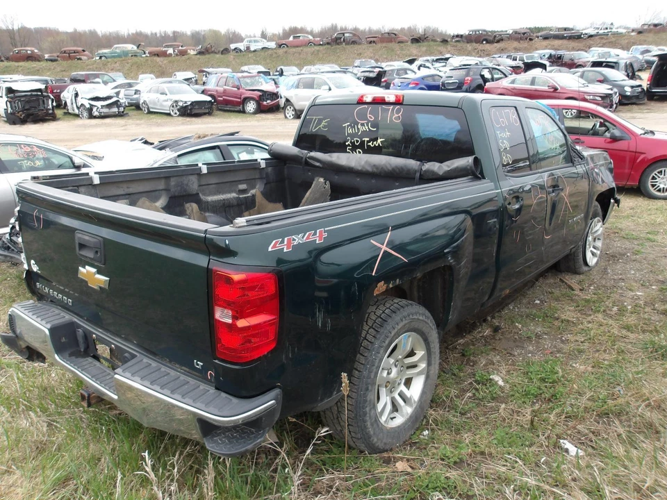 Brazo de control superior superior delantero izquierdo usado se adapta a: Chevrolet Silverado 150 2014 Foto 3 de 4