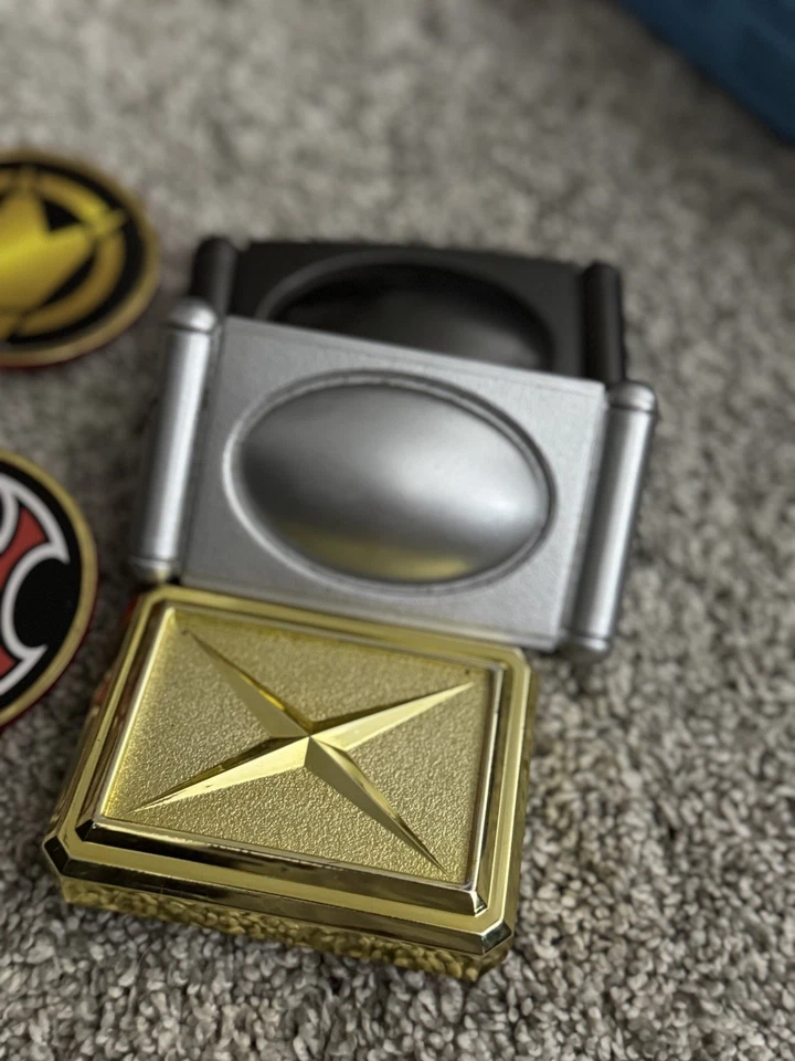 2 Bandai Sentai Hurricanger Badges Power Rangers Ninja Storm,Belt buckles & Ring - Image 3 of 3