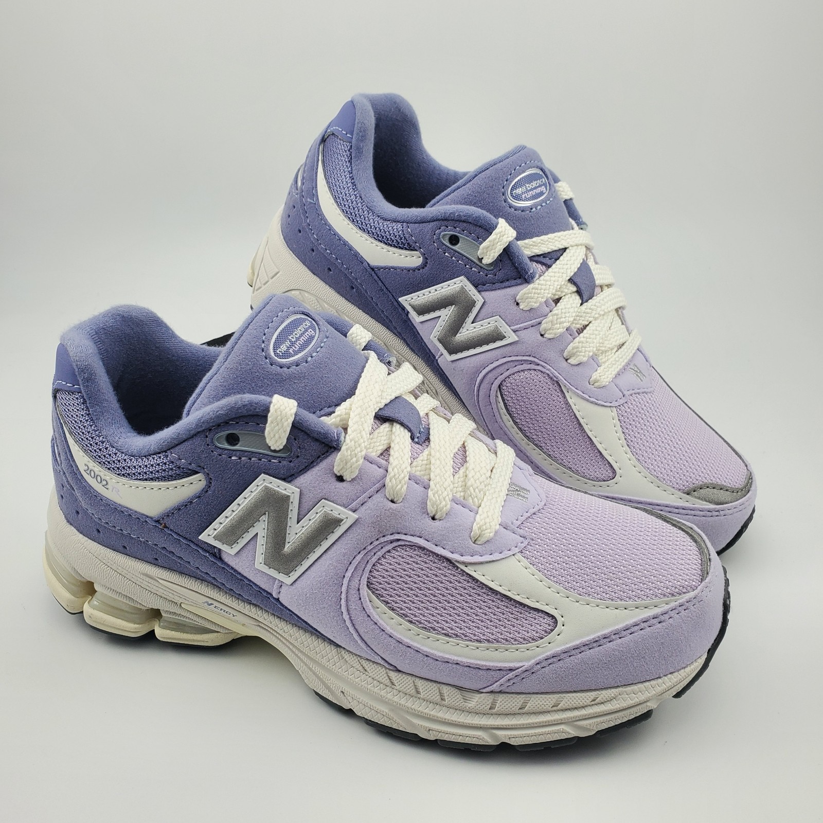 New Balance 2002 Sneakers GC2002PK Mesh Purple White Girls Size 4M NEW IN BOX! New Balance 2002 Sneakers GC2002PK Mesh Purple White Girls Size 4M NEW IN BOX!