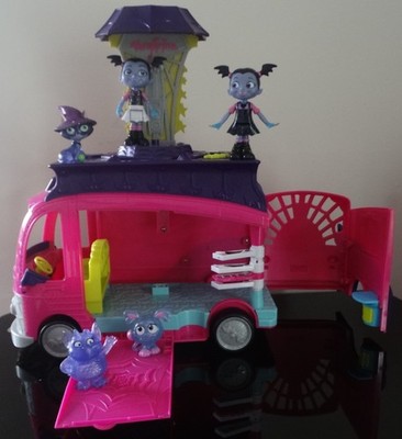Disney Jr Vampirina Scare B&B Bus + 5 Figurines - PHOEBE CAT, BUTTONS, GREGORIA