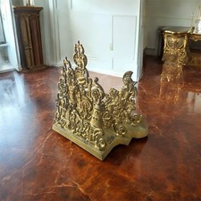 Viktorianischer Messing Briefständer - verzierter Ritter-, Löwen- & Burgdesign Schreibtisch-Ablage