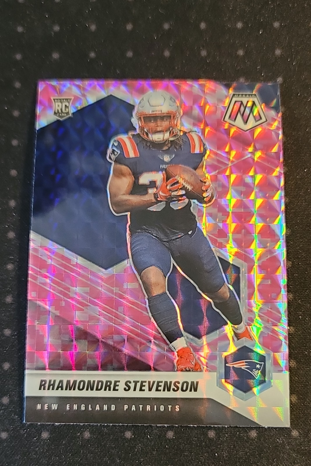 2021 Panini Mosaic - Rookies Rhamondre Stevenson #337 Camo Pink Mosaic Prizm...