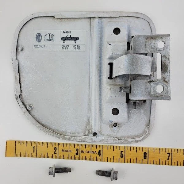 2005 Ford Ranger tampa de porta de gasolina combustível branca com parafusos de montagem fabricante de equipamento original - Imagem 4 de 4