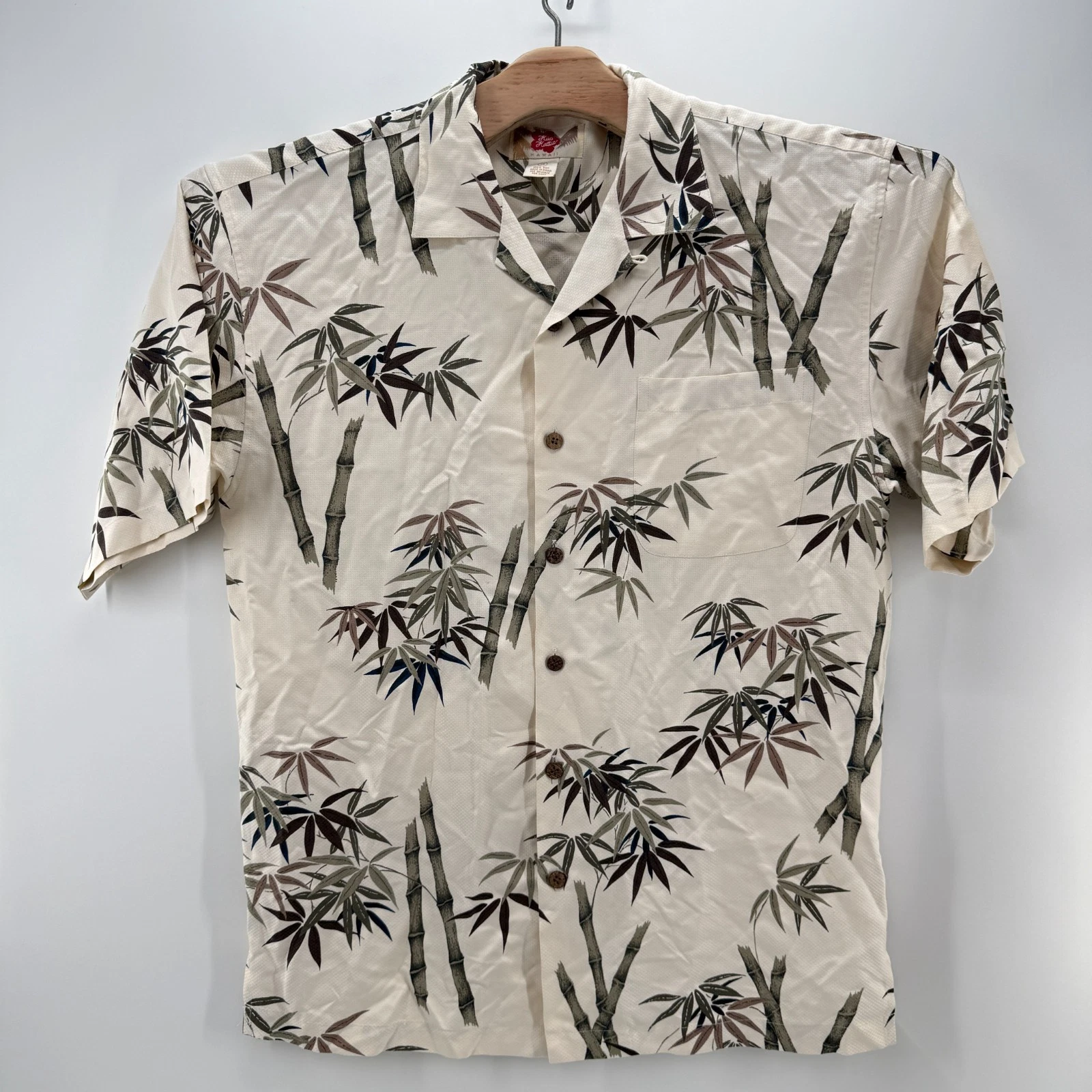 Hilo Hattie Bamboo Hawaiian Shirt Men's Medium Beige 100% Silk Short Sleeve