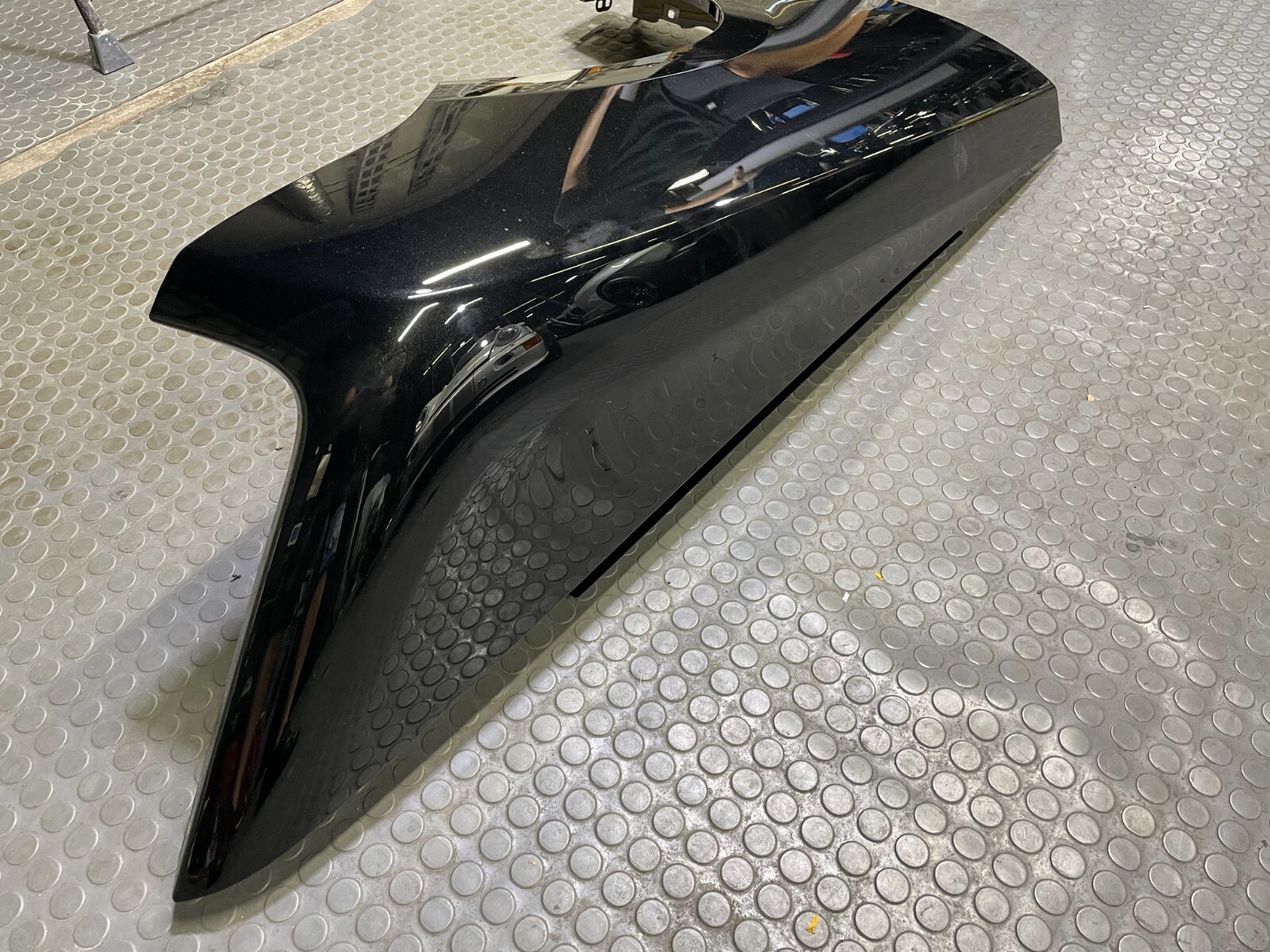 Rolls Royce Cullinan OEM right fender Black 