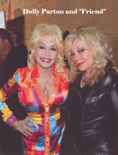 Dolly and Stella Parton at the premiere of Dolly Parton’s Coat of Many Colors