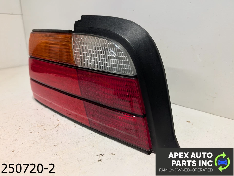 Lanterna traseira lateral esquerda fabricante de equipamento original 1993-1994 BMW 325IC 2,5L - Imagem 2 de 4