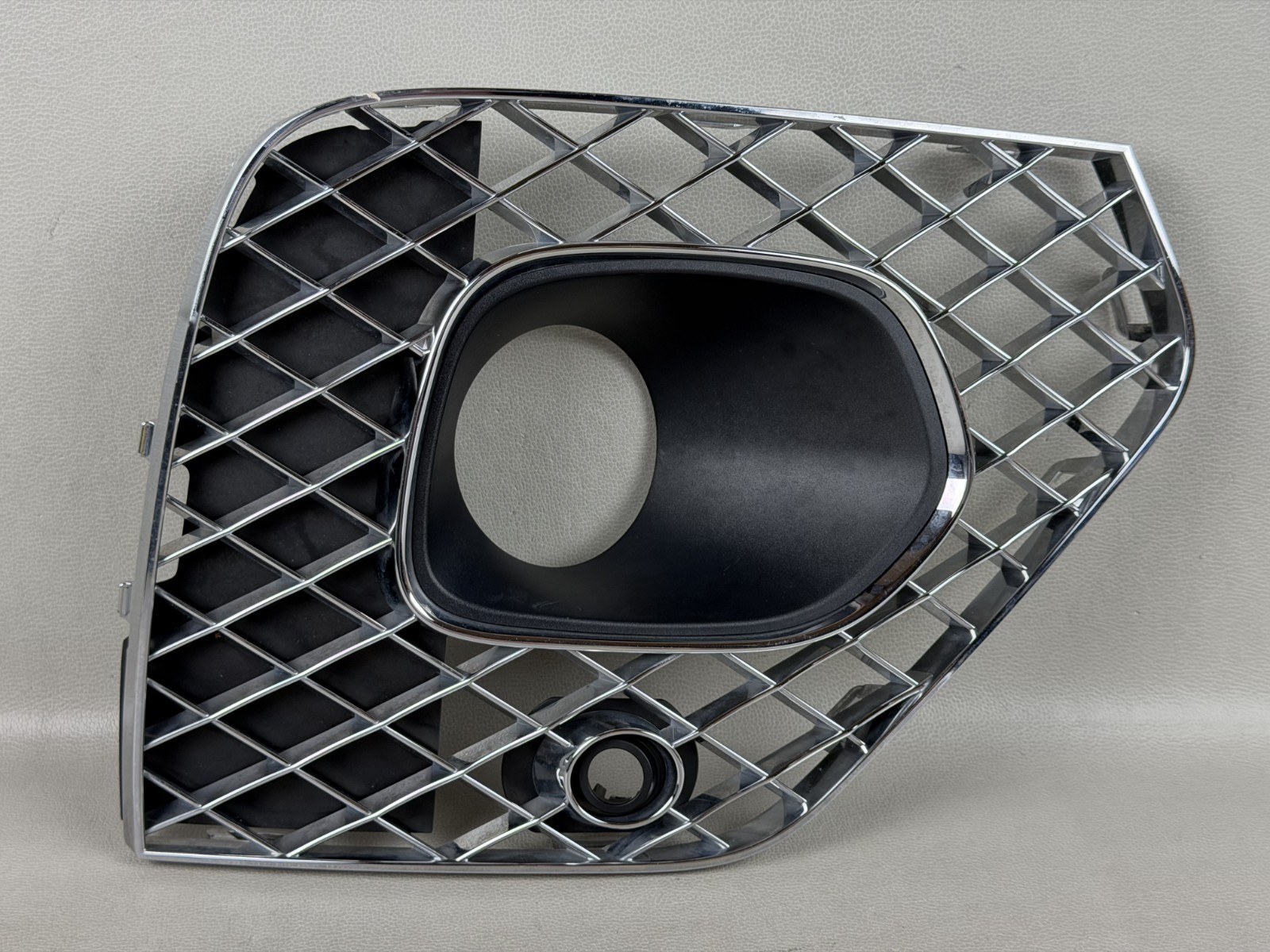 2021-2023 Bentley Bentayga Right Passenger RH Front Lower Side Chrome Grille OEM