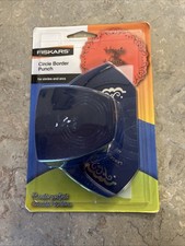 FISKARS Circle Border Punch "Heart of Hearts"