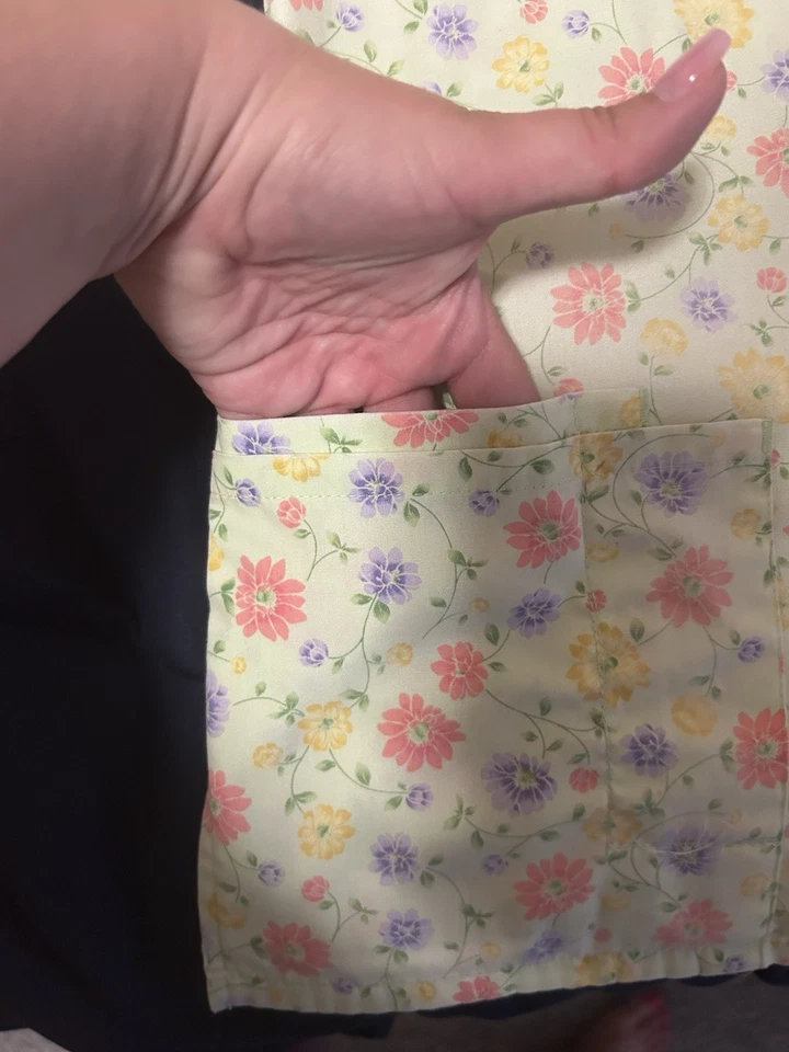 Women’s Scrub Set Medium Top Medium Bottom 28 inch inseam - Image 3 of 4